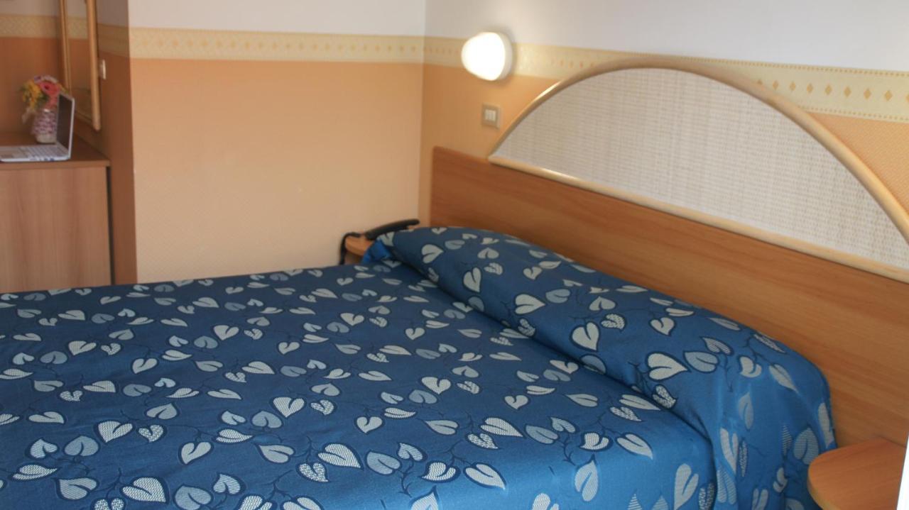 Hotel Verudella Rimini Exteriör bild