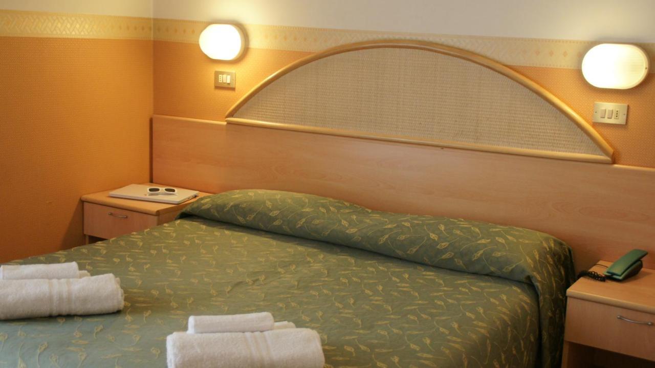 Hotel Verudella Rimini Exteriör bild
