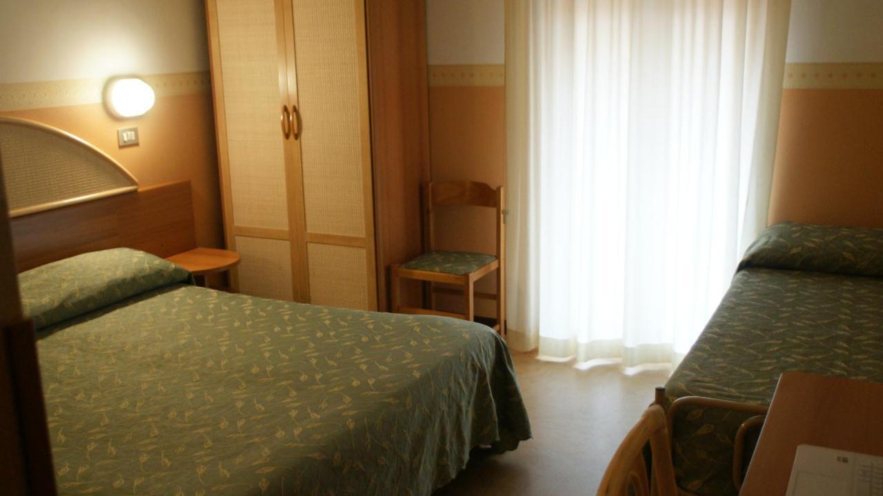 Hotel Verudella Rimini Exteriör bild